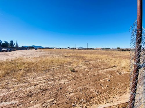 2060 Green Tree Loop, Chaparral, NM, 88081-7484 | Card Image