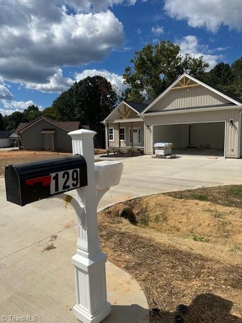 129 Legacy Ln, Eden, NC, 27288-8285 | Card Image