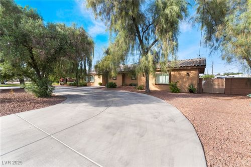5976 Stewart Ave, Las Vegas, NV, 89110-3902 | Card Image