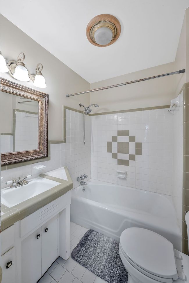 HALL BA WITH CERAMIC TILE. | Image 25