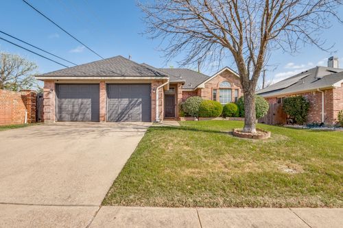 801 Lowe Dr, Cedar Hill, TX, 75104-9135 | Card Image