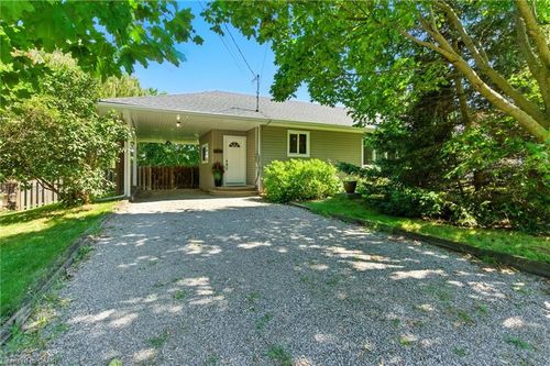 2340 Clifton St, Allanburg, ON, L0S1A0 | Card Image