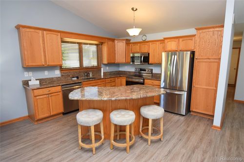 10229 Primrose Dr, Davison, MI, 48423-7909 | Card Image