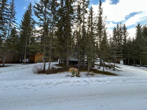 111-andamp-112-200 4 Avenue Sw, Sundre, AB, T0M1X0 | Card Image