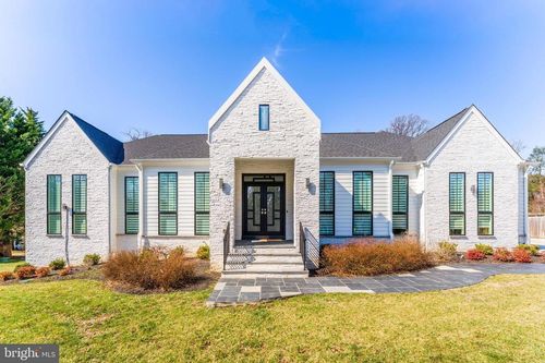 908 Walker Rd, GREAT FALLS, VA, 22066-1917 | Card Image