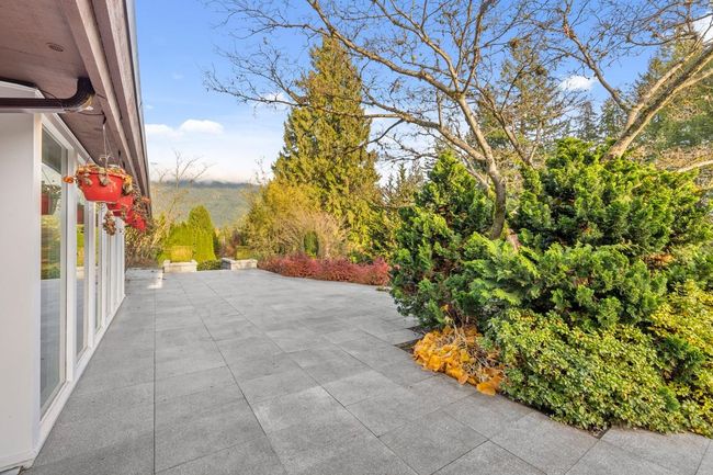 242 Onslow Place, House other with 5 bedrooms, 3 bathrooms and 10 parking in West Vancouver BC | Image 3