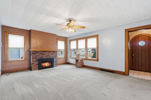 312 N Franklin St, Manchester, IA, 52057-1520 | Card Image