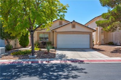 8933 Iron Hitch Avenue, House other with 4 bedrooms, 2 bathrooms and null parking in Las Vegas NV | Image 2