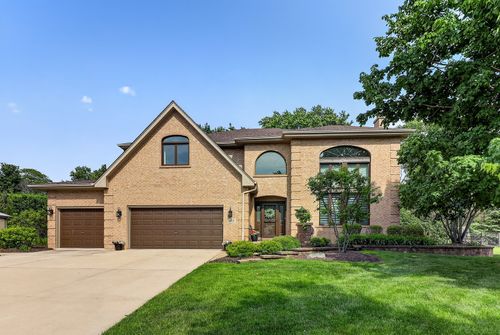 9001 Kilkenny Dr, Darien, IL, 60561-8449 | Card Image