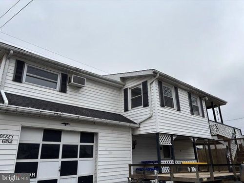 R 652 E Church St, LOCK HAVEN, PA, 17745-2221 | Card Image