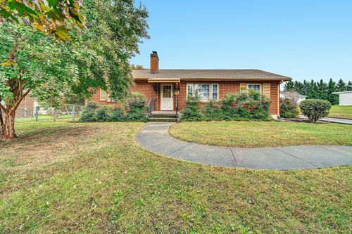 1138 Highland Rd, Salem, VA, 24153-6447 | Card Image