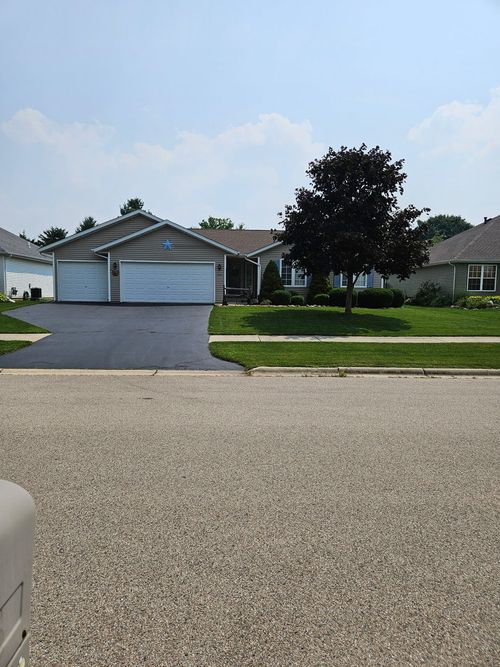3045 Derbyshire Dr, Machesney Park, IL, 61115-7607 | Card Image