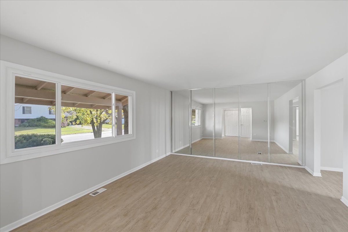 Residential in Country Club Hills 4