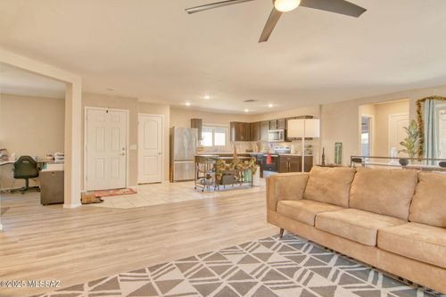 105 E Manor View Rd, Tucson, AZ, 85756-0030 | Card Image