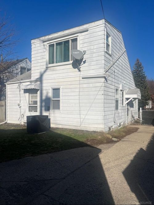 20577 Fairport St, Detroit, MI, 48205-1128 | Card Image