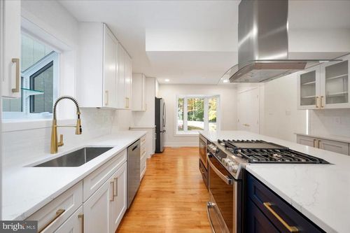 3219 History Dr, OAKTON, VA, 22124-2211 | Card Image