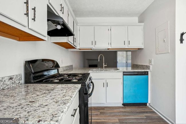 2047 Charter Ln, Townhouse with 2 bedrooms, 3 bathrooms and null parking in Lithonia GA | Image 4