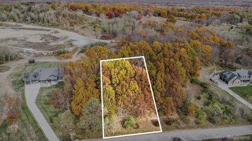 11136 Delphinium Dr, Fenton, MI, 48430-3541 | Card Image