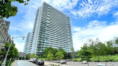 812 - 103 The Queensway, Condo with 2 bedrooms, 2 bathrooms and 1 parking in Toronto ON | Image 3