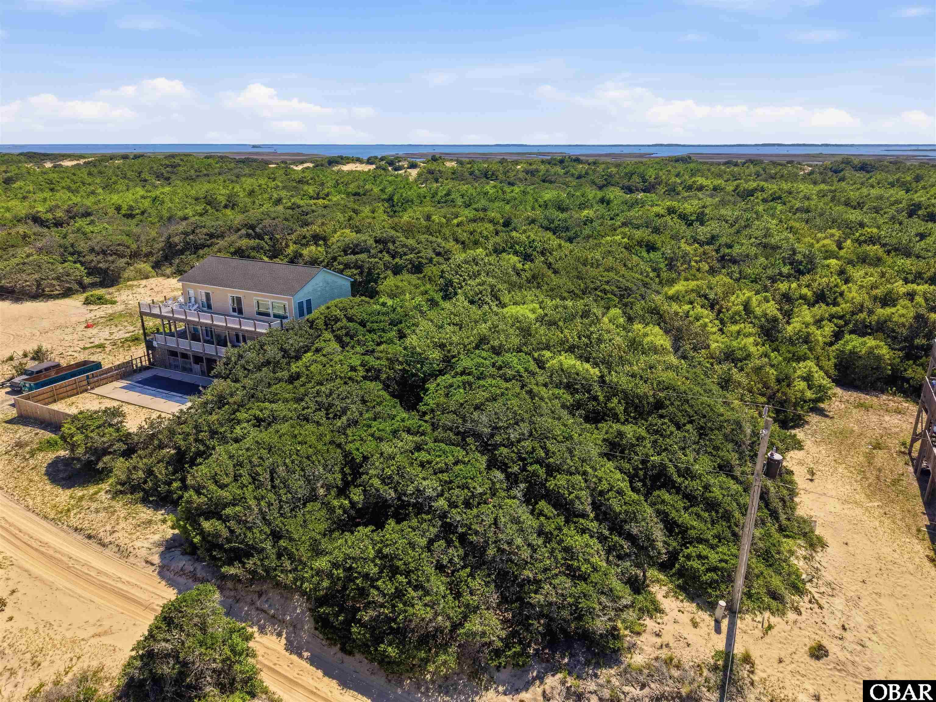 Land in Corolla 5