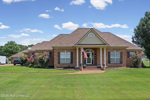 1975 Green Village Dr, Hernando, MS, 38632-7253 | Card Image