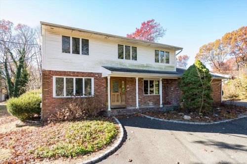 40 Valleywood Rd, Commack, NY, 11725-4313 | Card Image