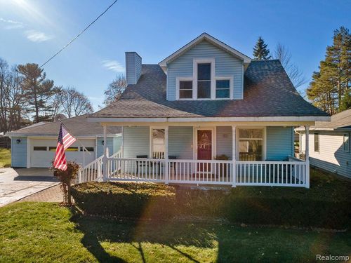 35 Pearl St, Oxford, MI, 48371-4964 | Card Image