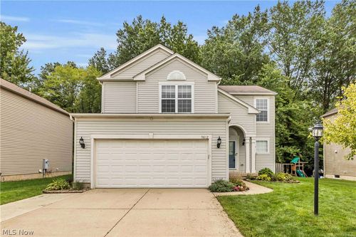 9812 Seton Dr, Olmsted Twp, OH, 44138-4245 | Card Image