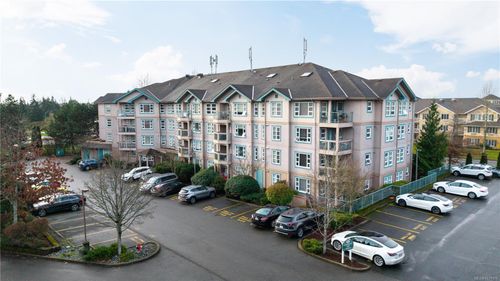 789 Blackberry Rd, Saanich, BC, V8X5J3 | Card Image