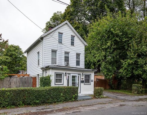 21 3rd Ave, Kingston, NY, 12401-3235 | Card Image