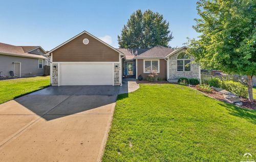 1742 Finch Dr, Tonganoxie, KS, 66086-9709 | Card Image