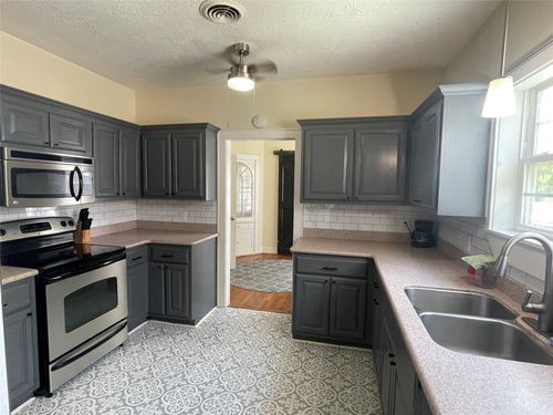 926 S Cass, Centerville, TX, 75833-2549 | Card Image