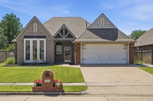 404 Eucalyptus Ave, Broken Arrow, OK, 74012-8733 | Card Image