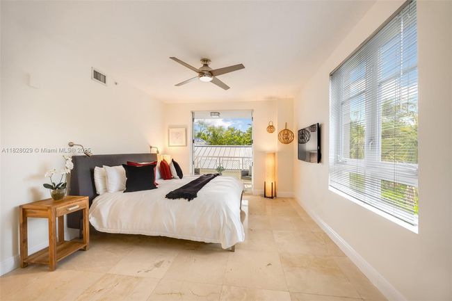 305 - 3540 Main Hwy, Condo with 2 bedrooms, 2 bathrooms and null parking in Coconut Grove FL | Image 8