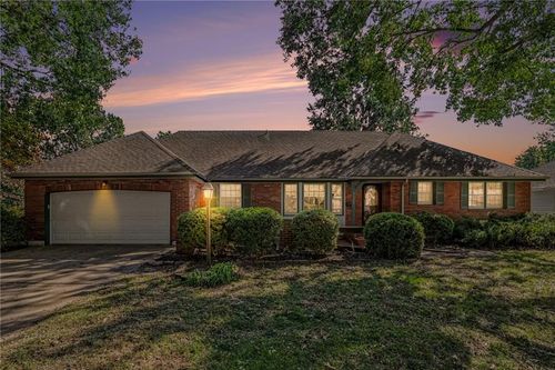 5125 Spring Ave, Kansas City, MO, 64133-2666 | Card Image