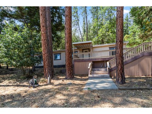8359 E Evans Creek Rd, Rogue River, OR, 97537-6657 | Card Image