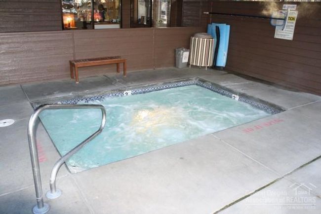 20-R36-hot tub-R | Image 19