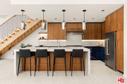 103-212 Bay St, Santa Monica, CA, 90405-1004 | Card Image