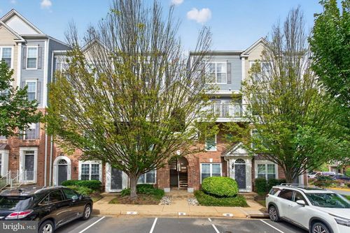 301-7024 Falls Reach Dr, FALLS CHURCH, VA, 22043-2353 | Card Image