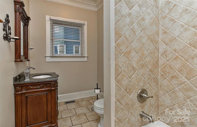 Main level full bath | Image 27