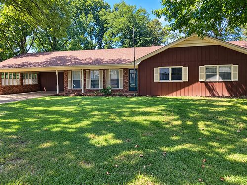 2823 Laurie Dr, West Plains, MO, 65775-1562 | Card Image