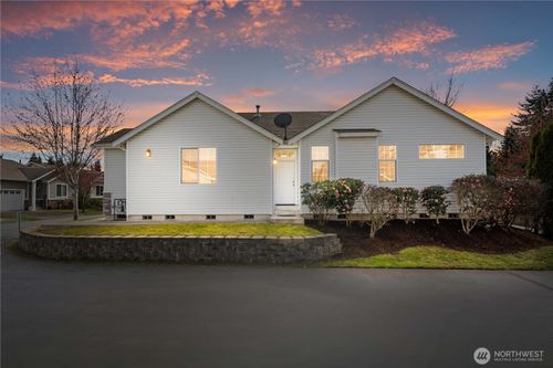 814 10th St Se, Puyallup, WA, 98372-4915 | Card Image