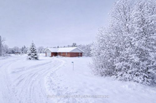 5296 Panmure Rd, Pakenham, ON, K0A2X0 | Card Image