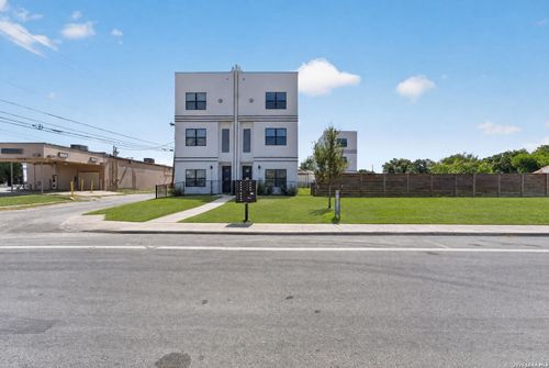 301-1735 W Gramercy Pl, San Antonio, TX, 78201-5099 | Card Image