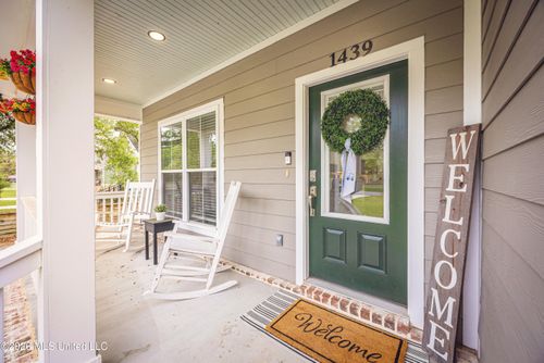 1439 Mantou St, Pascagoula, MS, 39567-6108 | Card Image