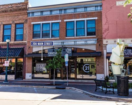 208 Main St, Cedar Falls, IA, 50613-2763 | Card Image