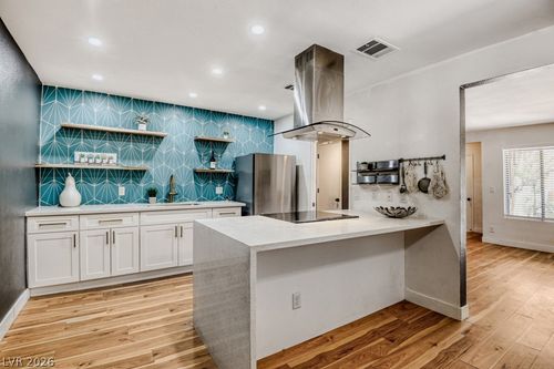 5091 Village Dr, Las Vegas, NV, 89142-1838 | Card Image