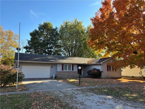 715 Maine St, Windsor, IL, 61957-1423 | Card Image