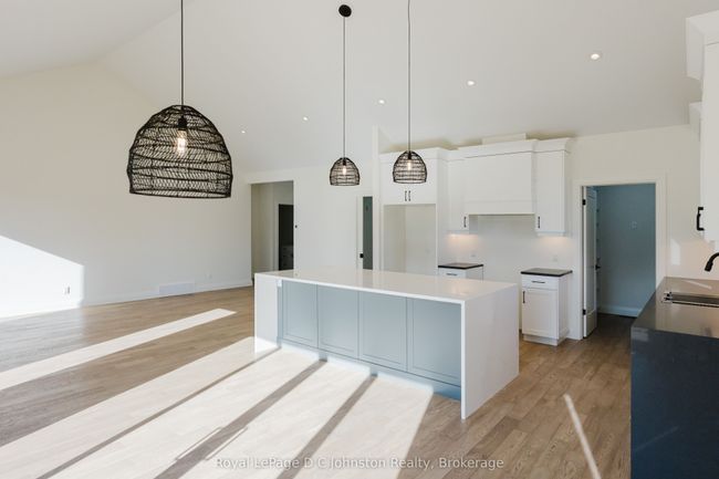 546 Algonquin Trail, House other with 2 bedrooms, 2 bathrooms and 4 parking in Grey ON | Image 16