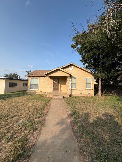 824 Wichita Ave, San Angelo, TX, 76901-2067 | Card Image